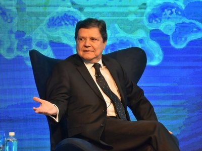Euclides Acevedo afirma que cuarentena debe extenderse 8 semanas más por seguridad