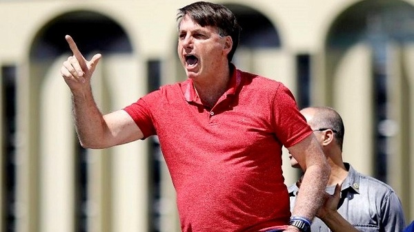 Bolsonaro rompe cuarentena y arenga a 600 personas [VIDEO]