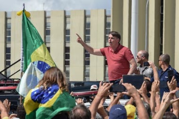 Bolsonaro apoya el pedido de una intervención militar y llama a sus seguidores a romper la cuarentena - Campo 9 Noticias
