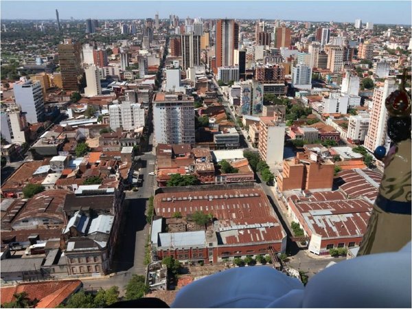 En procesión aérea piden a fieles afirmar su fe por el fin de la peste