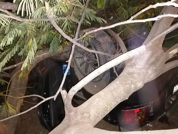 Automóvil volcó en Luque y dos hermanos resultaron heridos - Nacionales - ABC Color