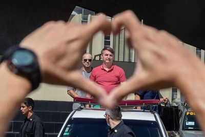Bolsonaro ignora las recomendaciones y participa en una jornada de manifestaciones - Mundo - ABC Color