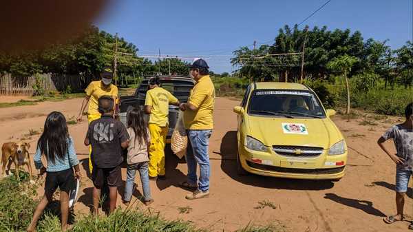 En Yby Ya´u, bomberos entregan víveres y platos de comida