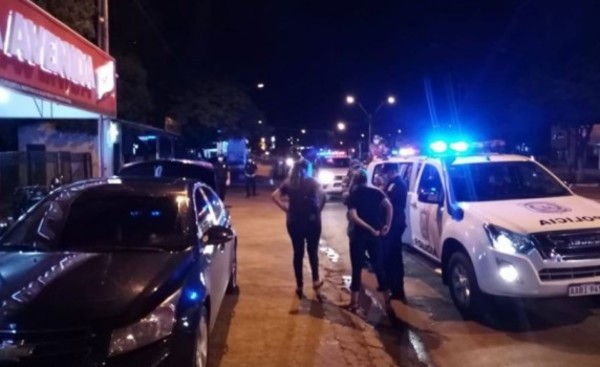 Denuncia de robo de dinero para kits de alimentos contra policías