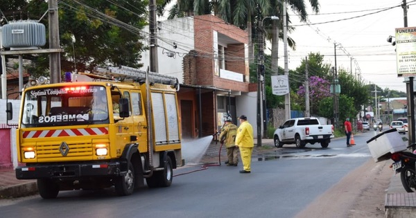 Desinfectan zona del hospital de Calle'i