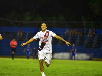Silvio Torales aprovecha la canchita para activar