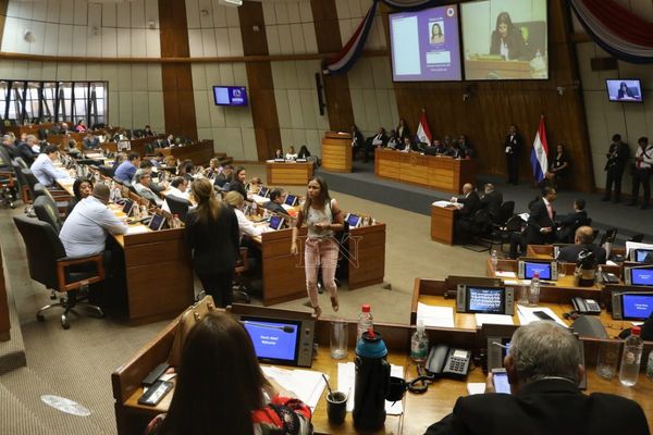 Retiran fueros a diputados Del Pilar Medina y Édgar Ortiz