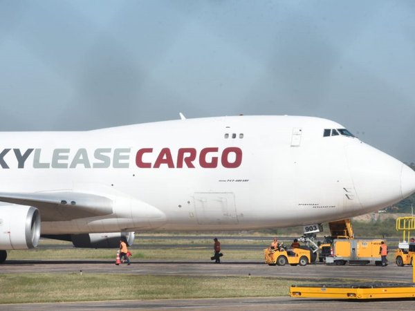 Aduanas: Control a avión carguero "pudo ser de forma más inteligente"