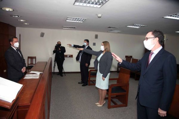 Jueces y fiscal juraron con tapabocas ante el titular de la CSJ