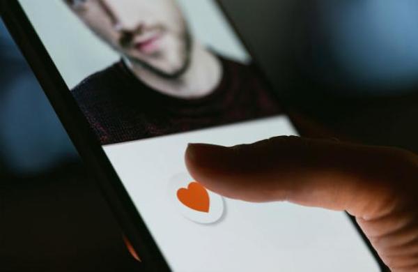 El epidemiólogo de la Casa Blanca no está de acuerdo con las citas de Tinder - SNT