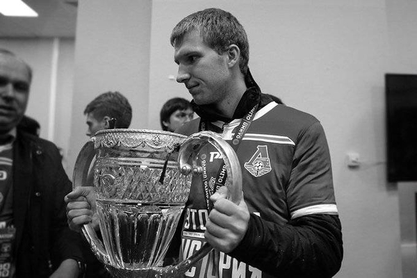 HOY / Muere de insuficiencia cardíaca un futbolista ruso que se entrenaba en casa