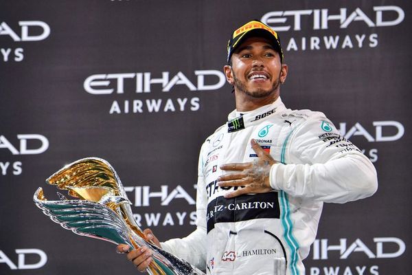 Hamilton quiere seguir en F1 con Mercedes - Automovilismo - ABC Color