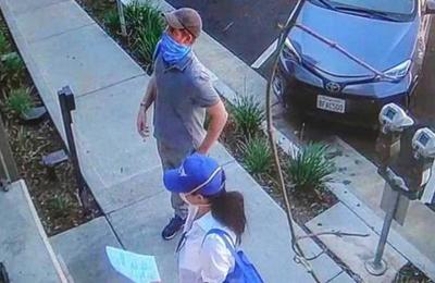 De 'incógnito' y con mascarillas: Meghan y Harry repartieron comida en Los Ángeles - C9N