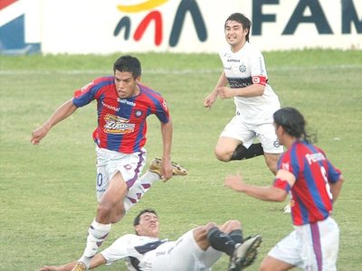 Dos Santos dona una camiseta con gran valor sentimental