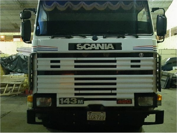 Armada incauta camión con supuestos productos de contrabando