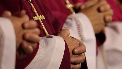 España: 75 curas muertos por coronavirus, caída de € 255 millones en limosnas y también piden al clero donar parte de sus salarios - ADN Paraguayo