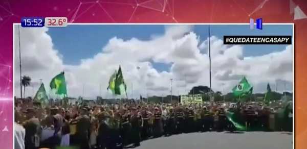 Frente a multitudinaria audiencia Bolsanaro pide parar con la cuerentena | Noticias Paraguay