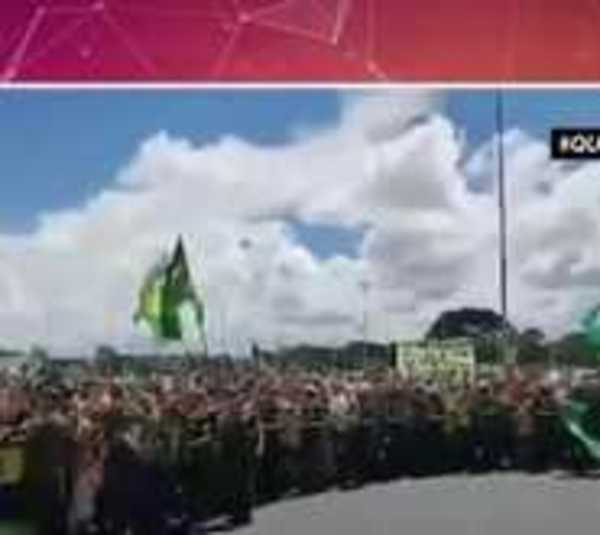 Bolsanaro protesta contra cuerentena y pide abandonarla - Paraguay.com