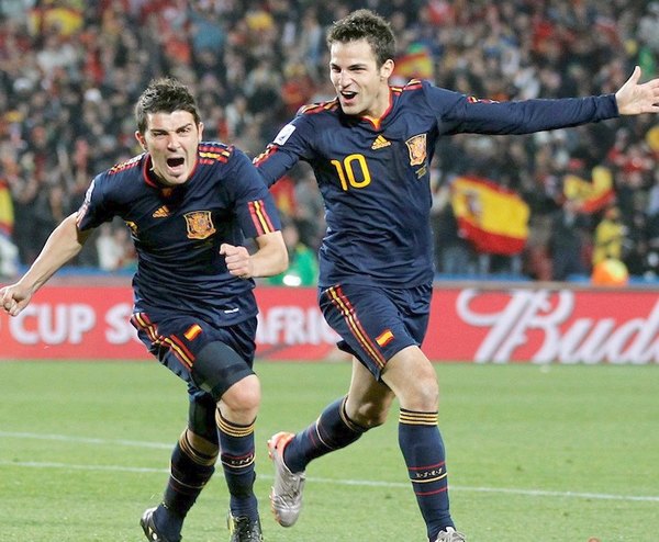 La Albirroja le dio miedo a Fábregas | Crónica