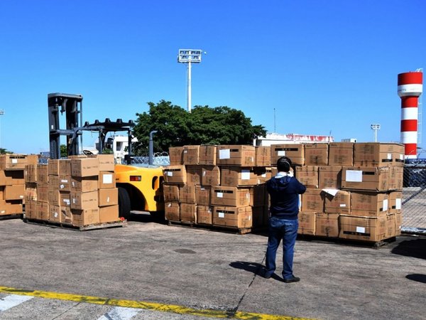 Salud recibirá hoy primera tanda de insumos procedentes de China