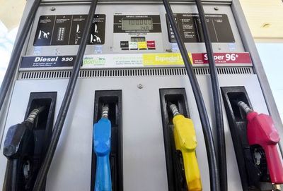 Consumo de combustible cayó estrepitosamente por la cuarentena - Nacionales - ABC Color