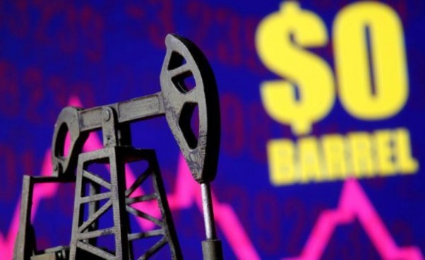 Barril se hunde y su precio es negativo por primera vez en la historia
