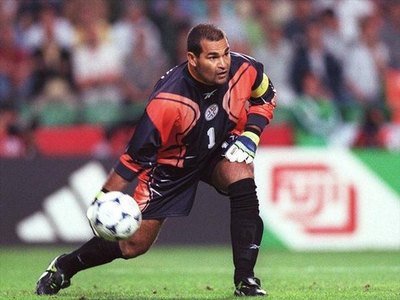 Califican con cinco a Chilavert y un excompañero reacciona con tapones altos
