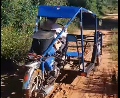 Crean novedoso carro con partes de una moto