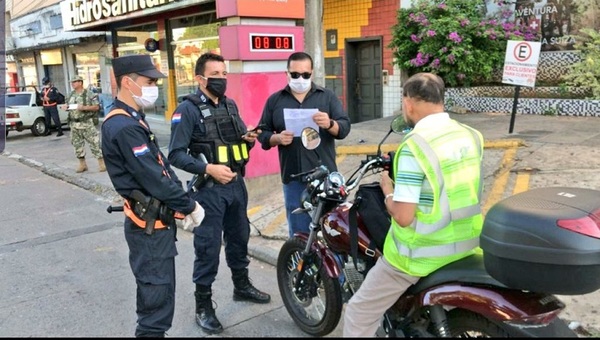 ministro pide a Hacienda pago de Bonificación a uniformados abogados al control de COVID19 en la calle