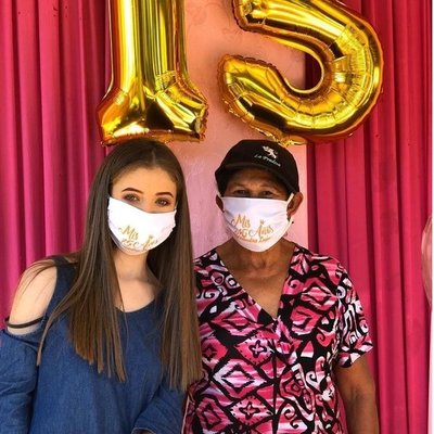 Festejó sus 15 repartiendo comida - Digital Misiones