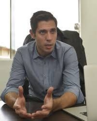 HOY / Marco Riquelme, miembro de la Junta Directiva de la UIP, piden no subir impuestos ante la crisis
