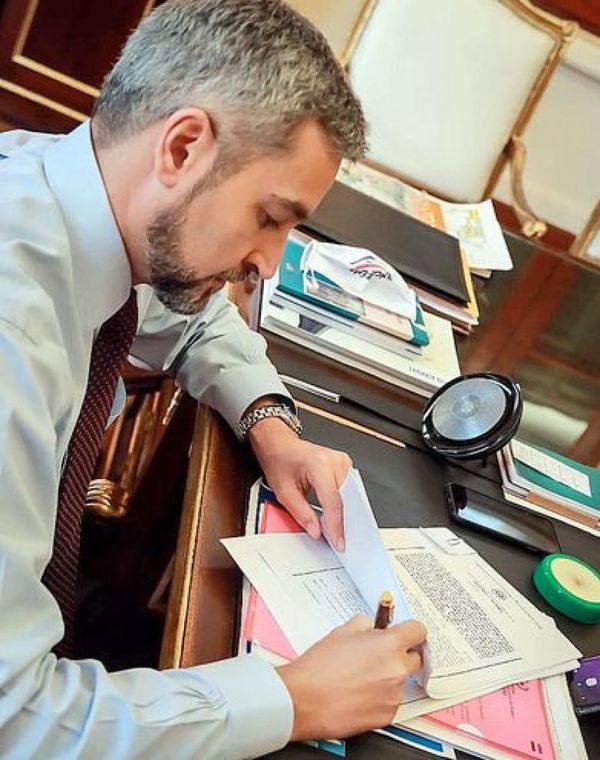 Marito firma la autorización para nueva ruta PJC-Ypejhú