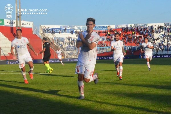 Saúl Salcedo: Más de 130 partidos  en Primera, seleccionado y universitario
