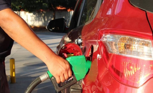 HOY / Demanda de combustible cayó al 84 %, según Zapag