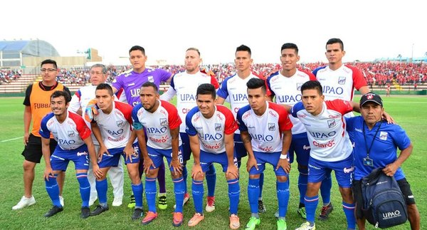 Un club peruano suspende sin salarios a todo su plantel