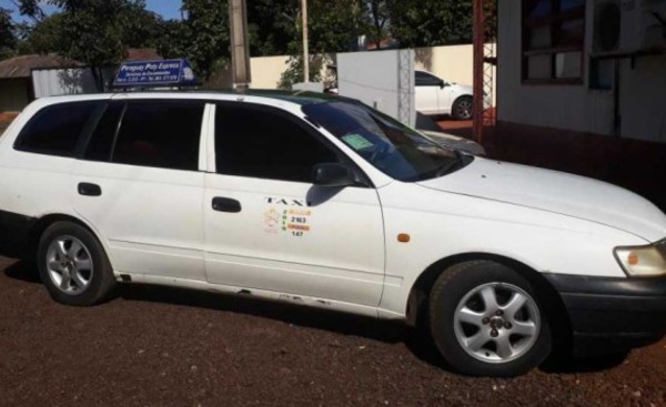 Falsos policías roban cajas de celulares a taxista en Hernandarias