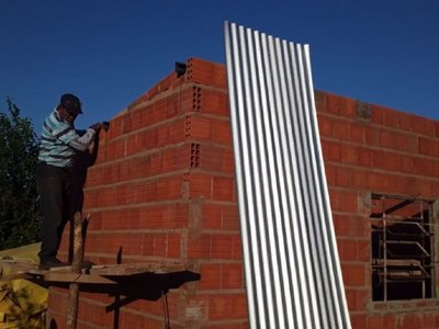 Construyen casa para mujer trabajadora en Yby Yaú