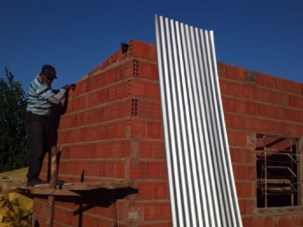 Construyen casa para mujer trabajadora en Yby Yaú
