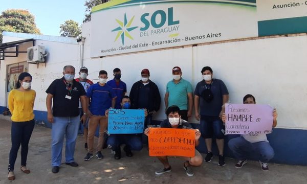 Trabajadores de empresa de transporte reclaman pago de salarios