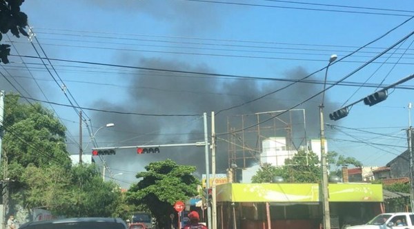 Incendio en inmediaciones del Mercado 4