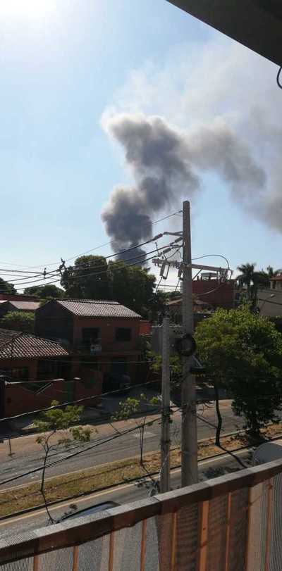 Incendio en deposito del Barrio San Vicente de Asunción, ya fue controlado
