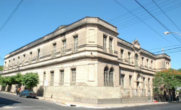 HOY / Se niegan a reducir cuotas y padres están dispuestos a no pagar