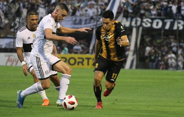 Fútbol podría regresar en agosto y únicamente la primera división
