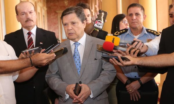 Euclides Acevedo: “Lo que se va a flexibilizar son las áreas de trabajo, no la cuarentena”.