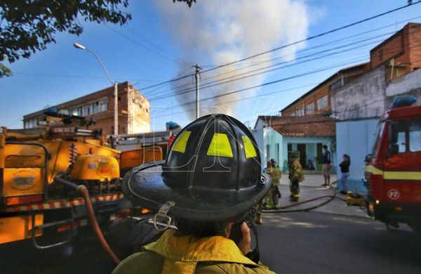 Controlan incendio en zona del Mercado 4