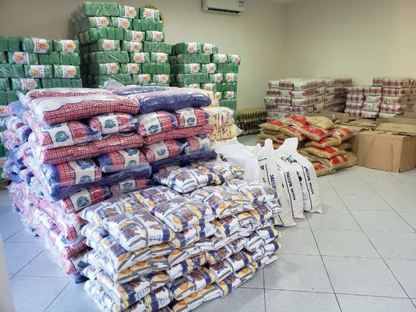 DONAN 15.000 KG DE ALIMENTOS NO PERECEDEROS AL GOBIERNO DEPARTAMENTAL DE ITAPÚA