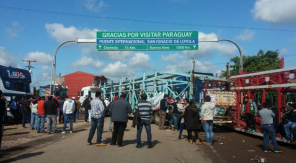 HOY / Las fronteras van a continuar cerradas hasta el 26 de abril