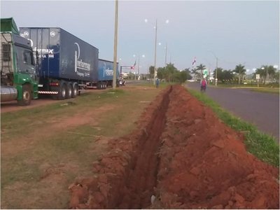 Covid-19: Militares cavan zanja de seguridad en frontera con Brasil