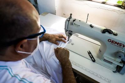 La pequeña industria textil paraguaya cambia los patrones de ropa por sábanas - Nacionales - ABC Color