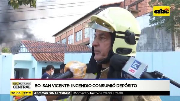 Barrio San Vicente: Incendio consumió depósito - ABC Noticias - ABC Color